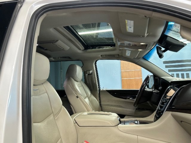 Used 2016 Cadillac Escalade ESV Premium AWD/4WD image 17