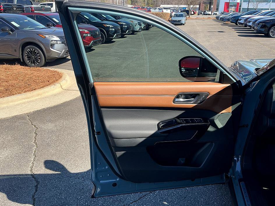 New 2026 Nissan Pathfinder Platinum image 11