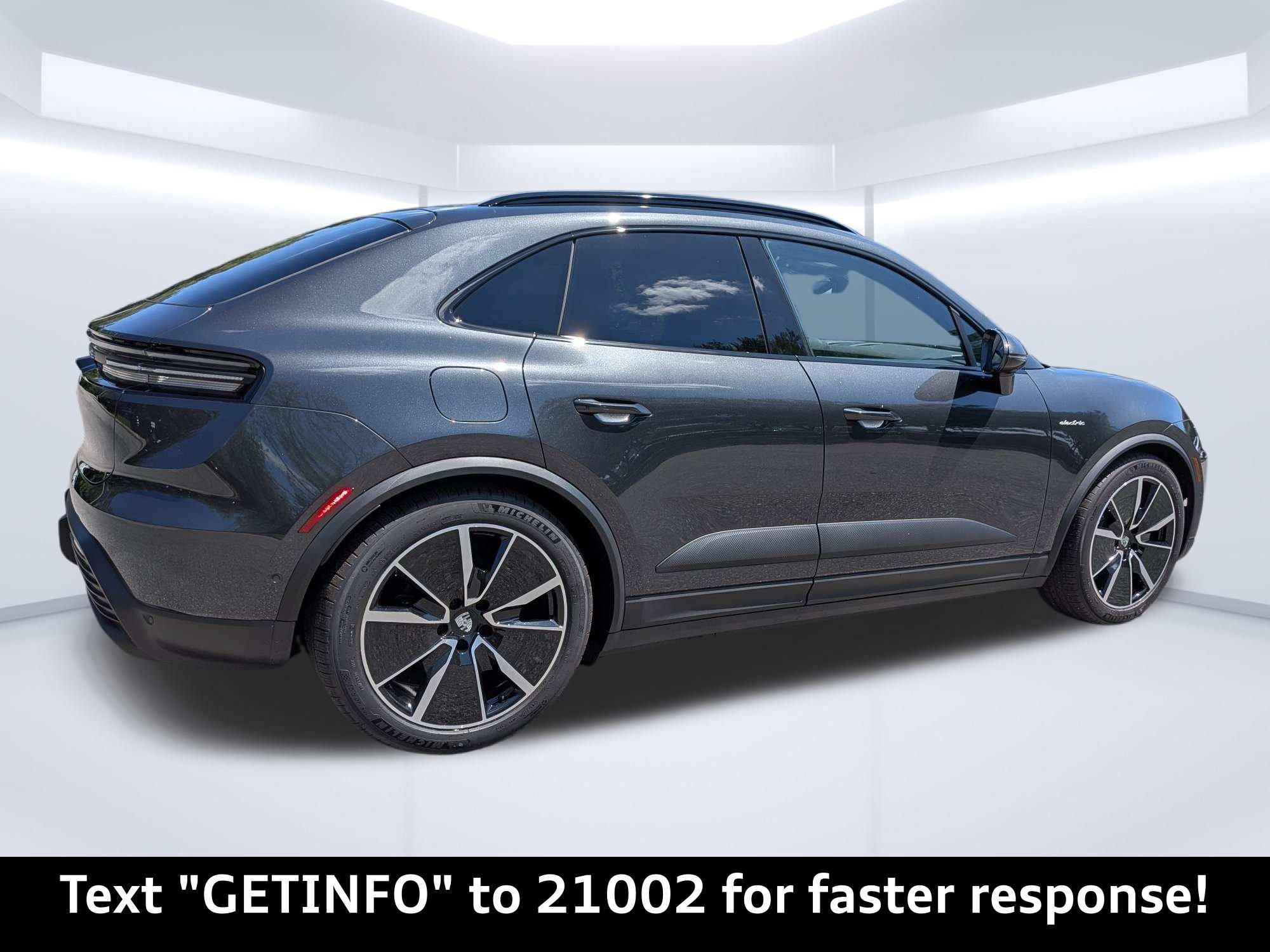Used 2025 Porsche Macan Electric RWD image 3