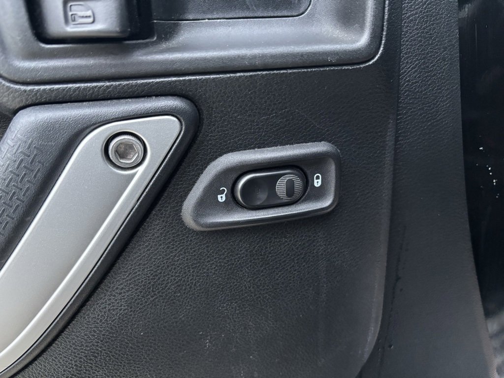 Used 2018 Jeep Wrangler Unlimited Rubicon w/ Cold Weather Group image 20