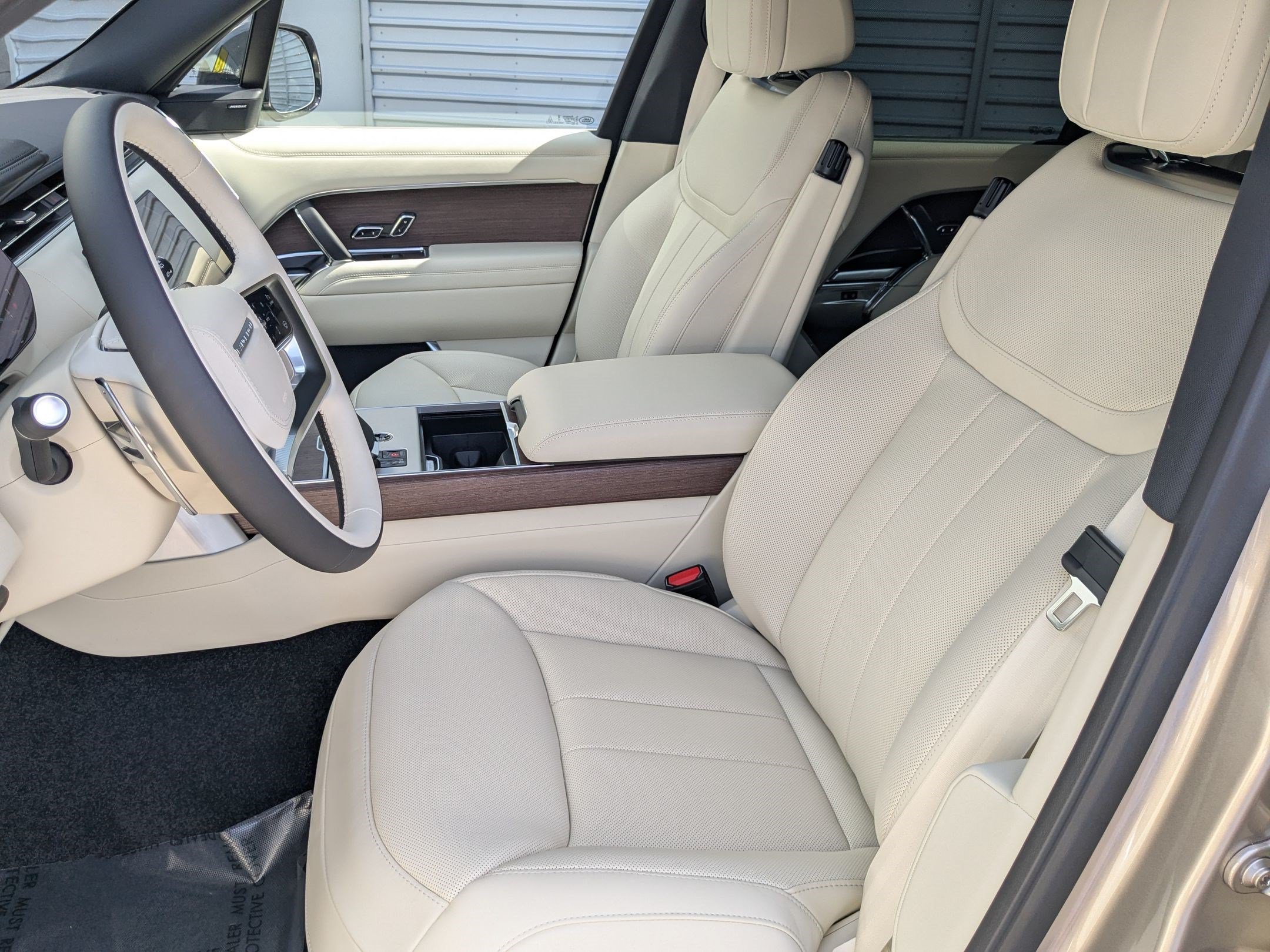 New 2026 Land Rover Range Rover Long Wheelbase SE AWD/4WD image 24