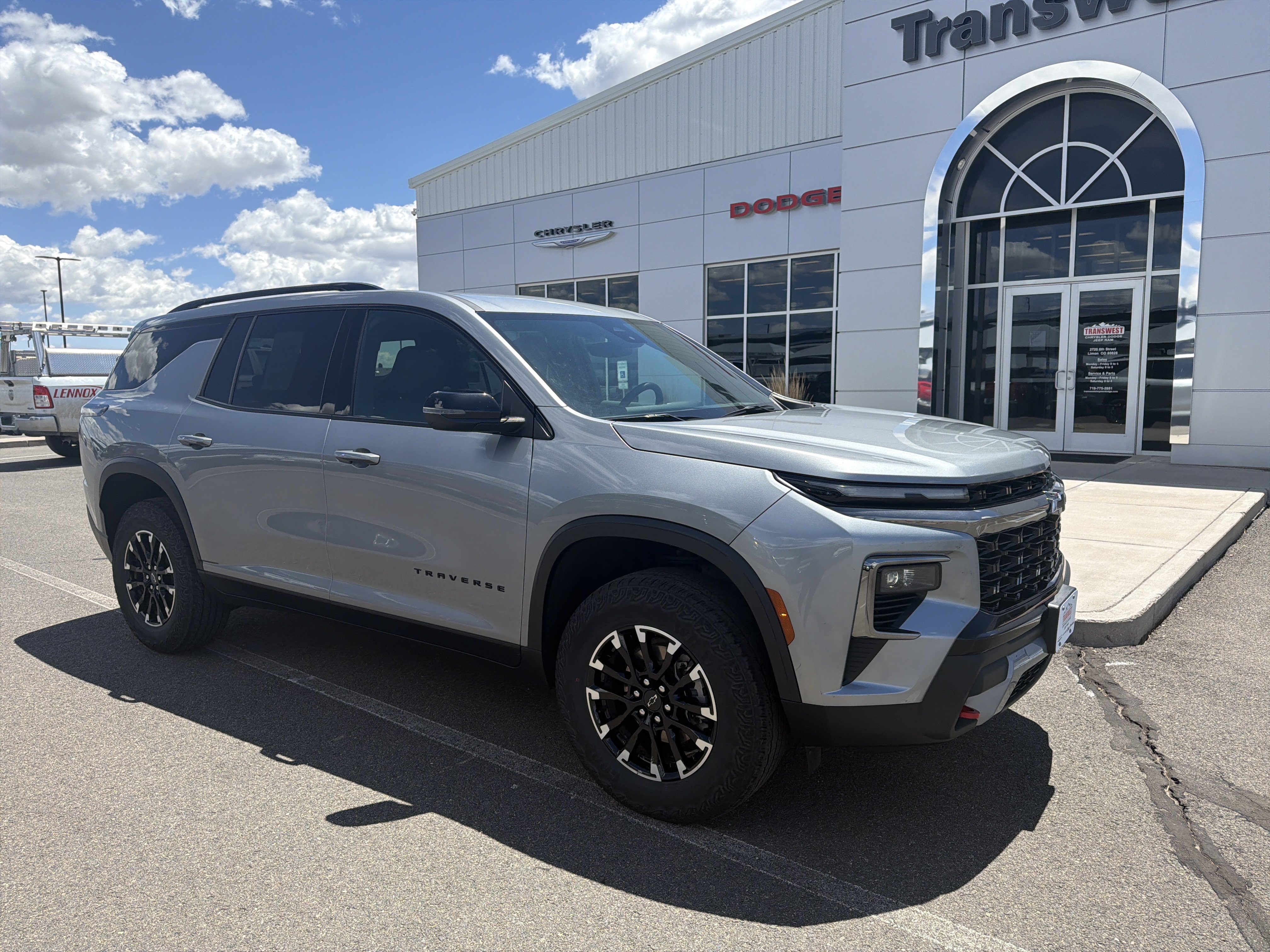 Used 2025 Chevrolet Traverse Z71 AWD/4WD image 2