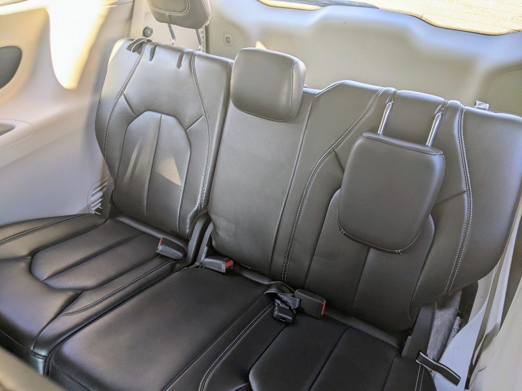 Used 2023 Chrysler Pacifica Touring-L image 13