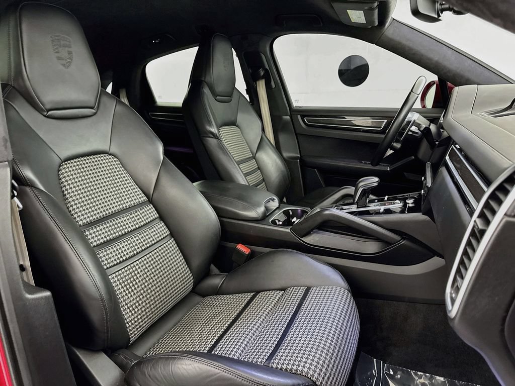 Used 2022 Porsche Cayenne GTS AWD/4WD image 28