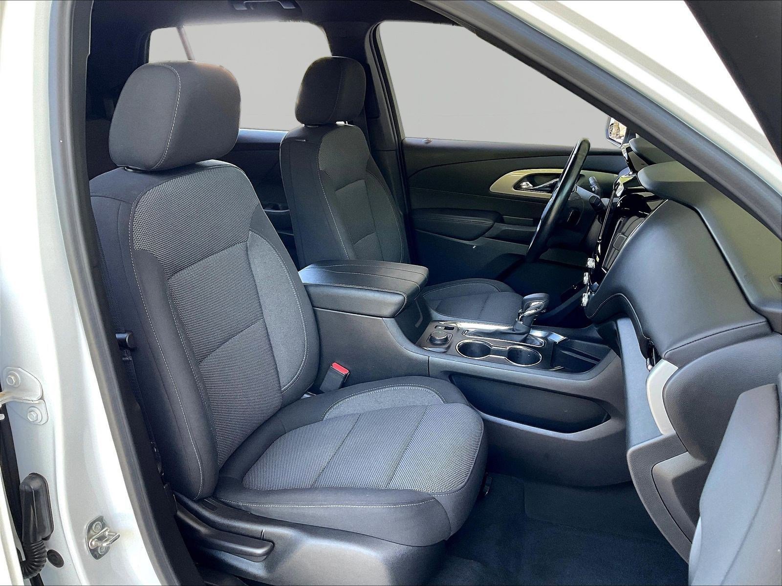 Used 2022 Chevrolet Traverse LT FWD image 29