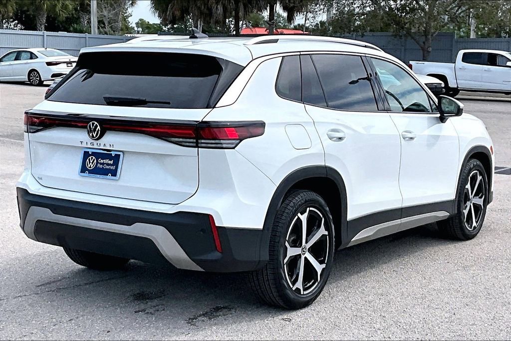 Certified 2025 Volkswagen Tiguan SE image 5