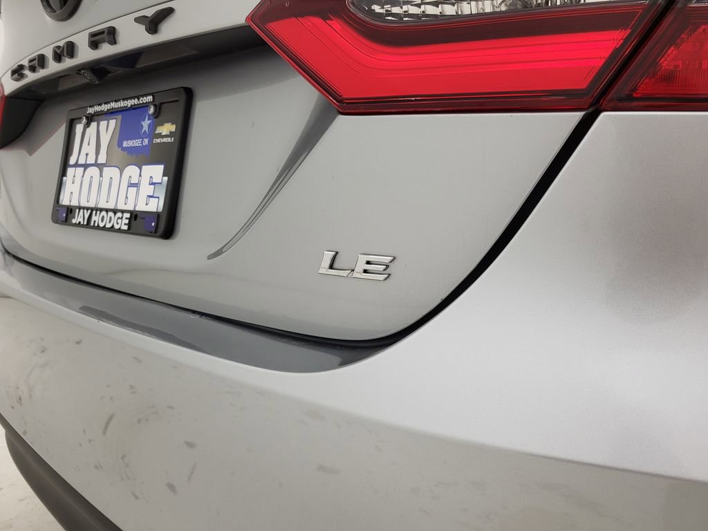 Used 2022 Toyota Camry LE image 21