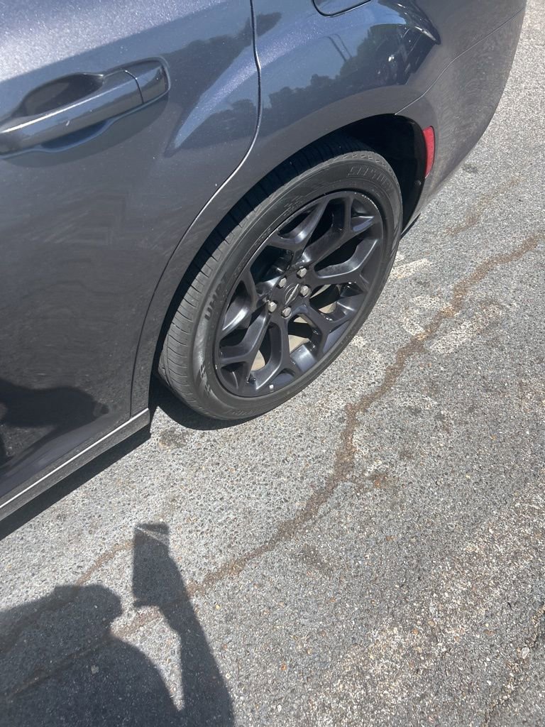 Used 2019 Chrysler 300 S image 3
