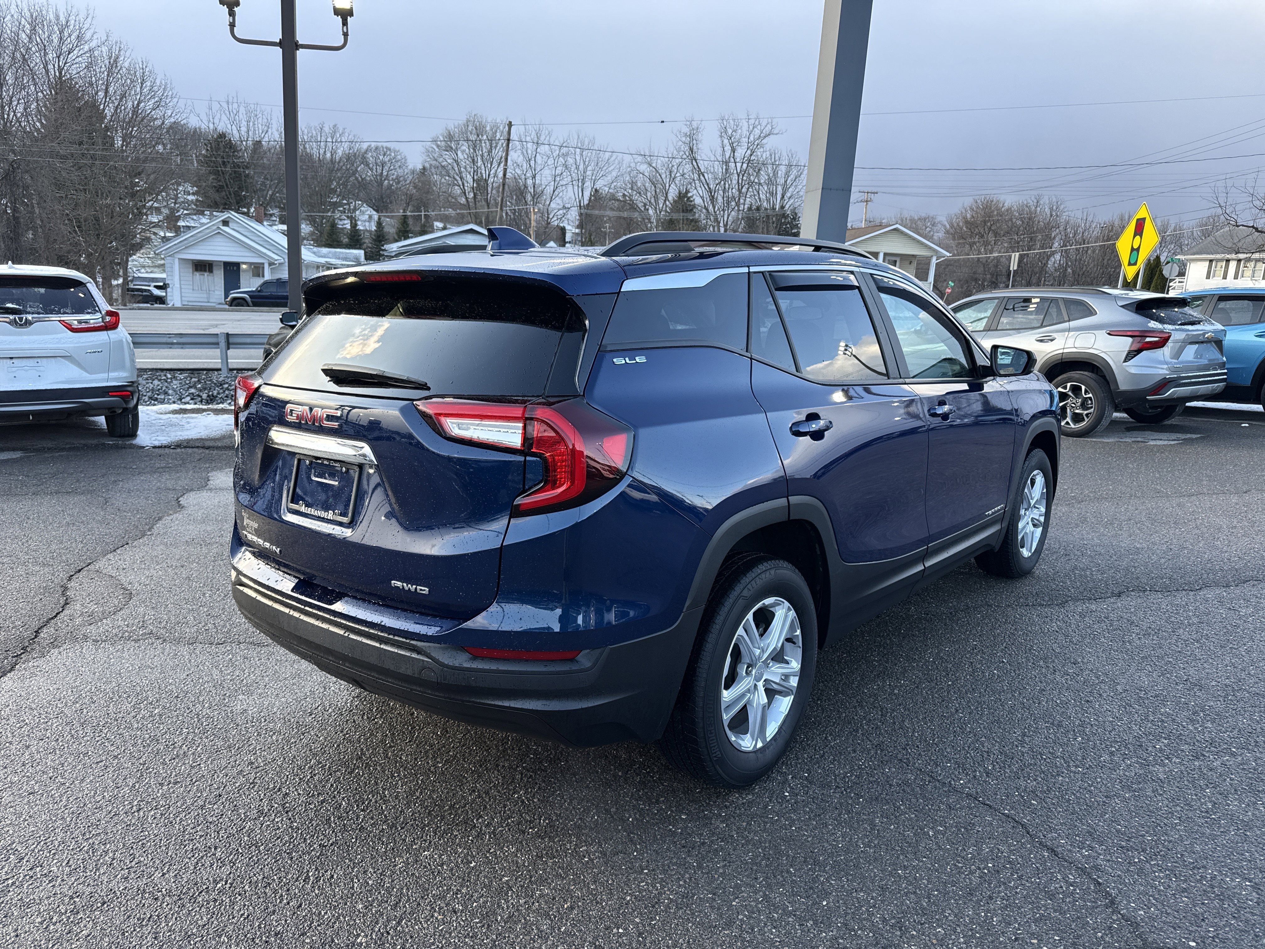 Used 2023 GMC Terrain SLE w/ Driver Convenience Package image 3