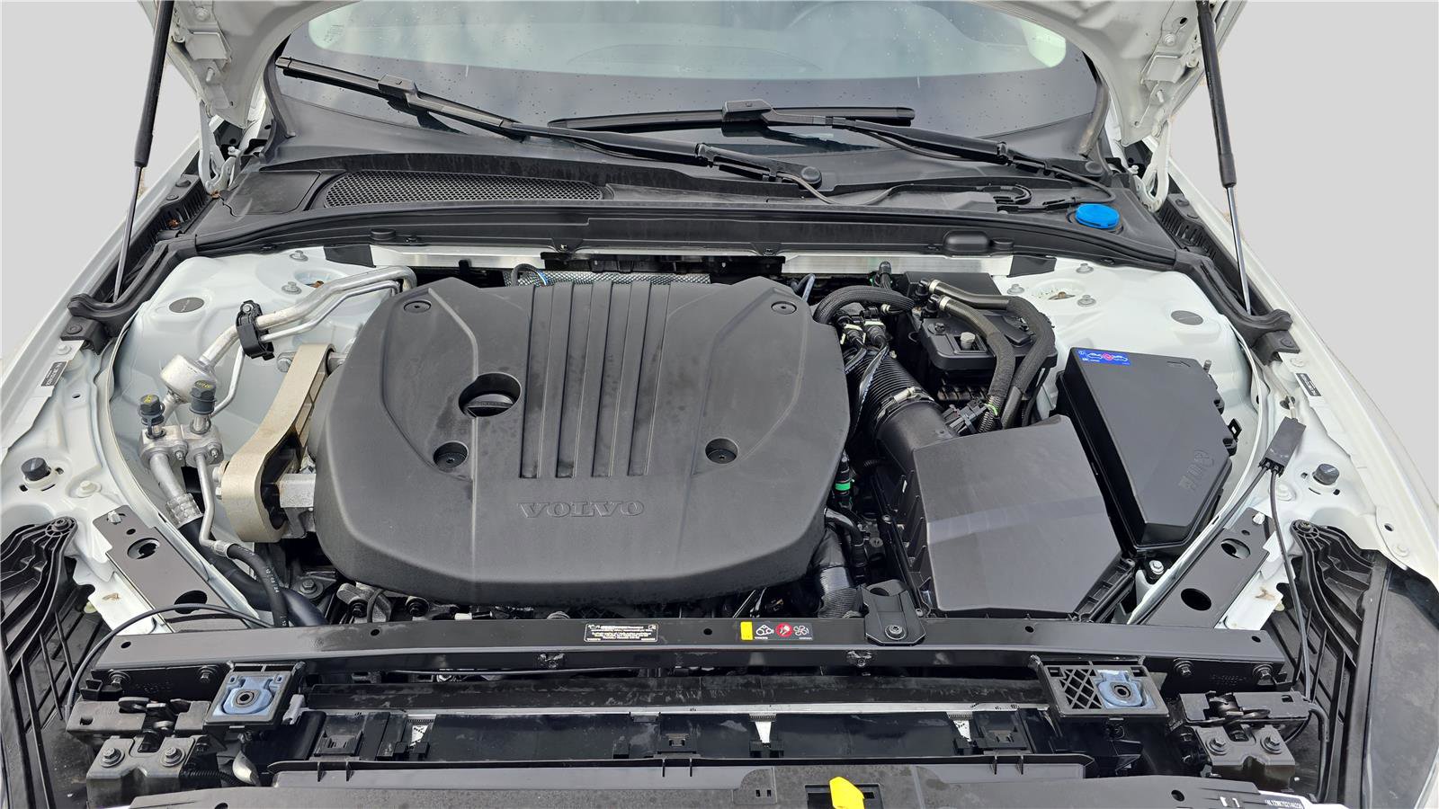 Used 2025 Volvo V60 B5 Cross Country Plus AWD/4WD image 10
