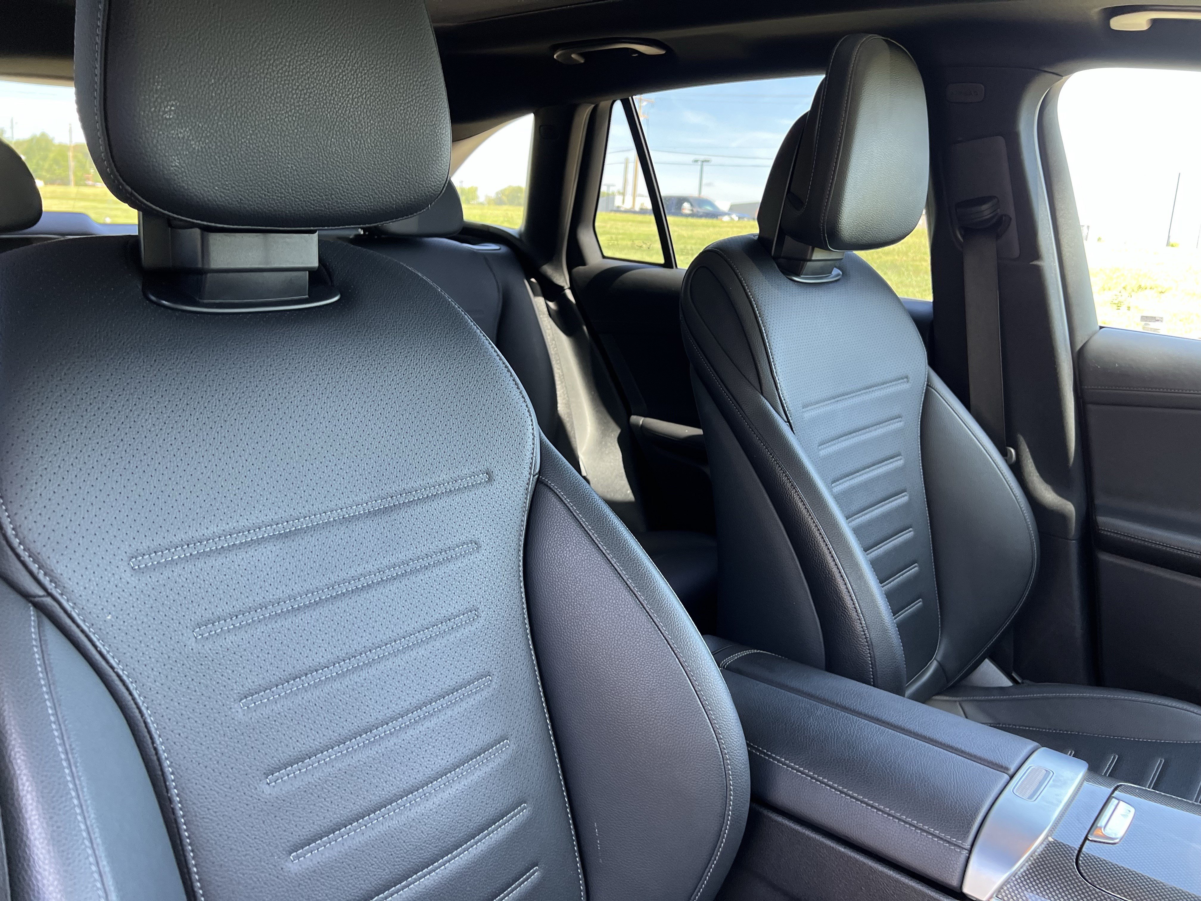Used 2023 Mercedes-Benz GLC 300 4MATIC w/ AMG Line image 35