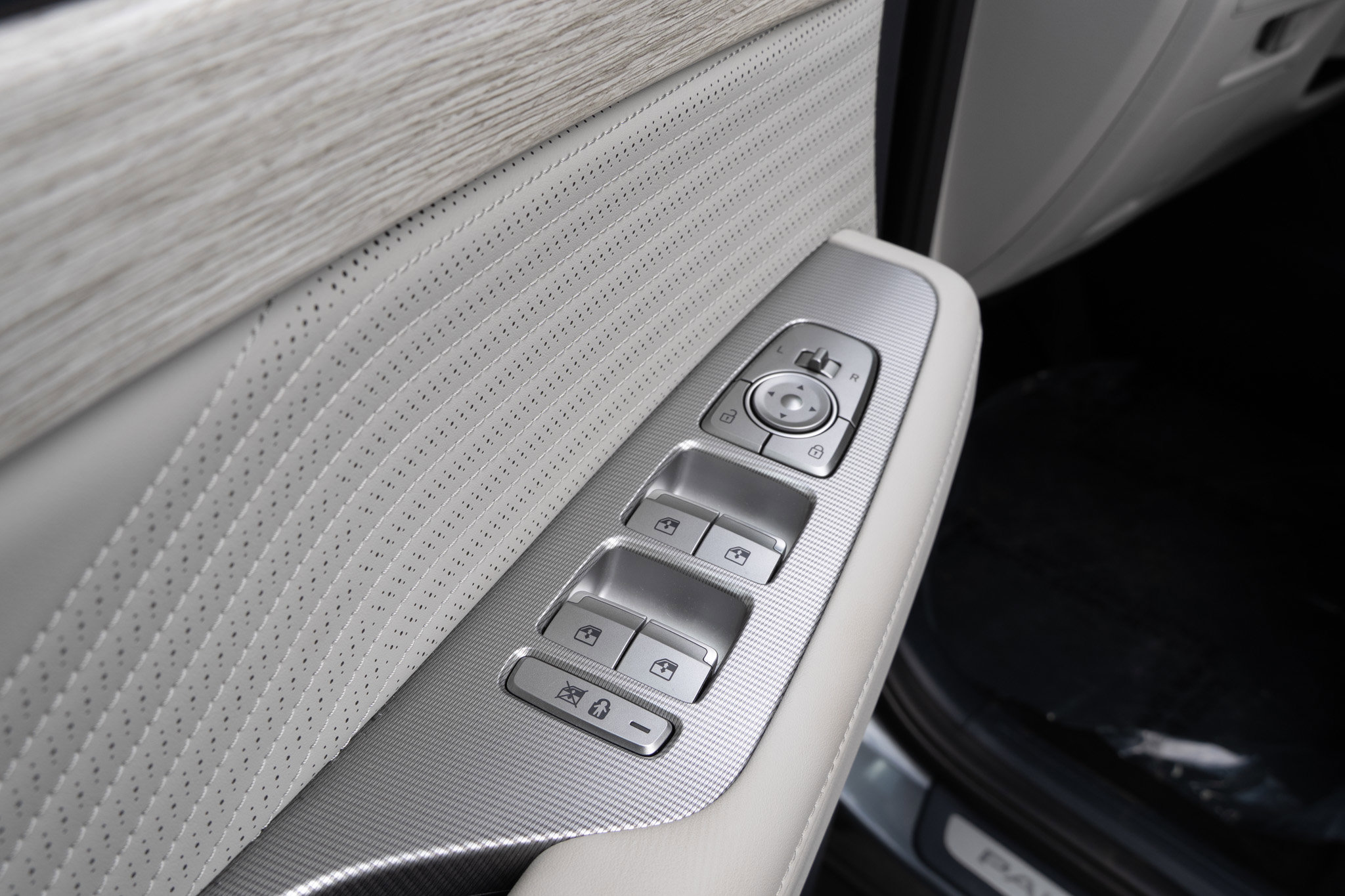 Used 2024 Hyundai Palisade Calligraphy image 12