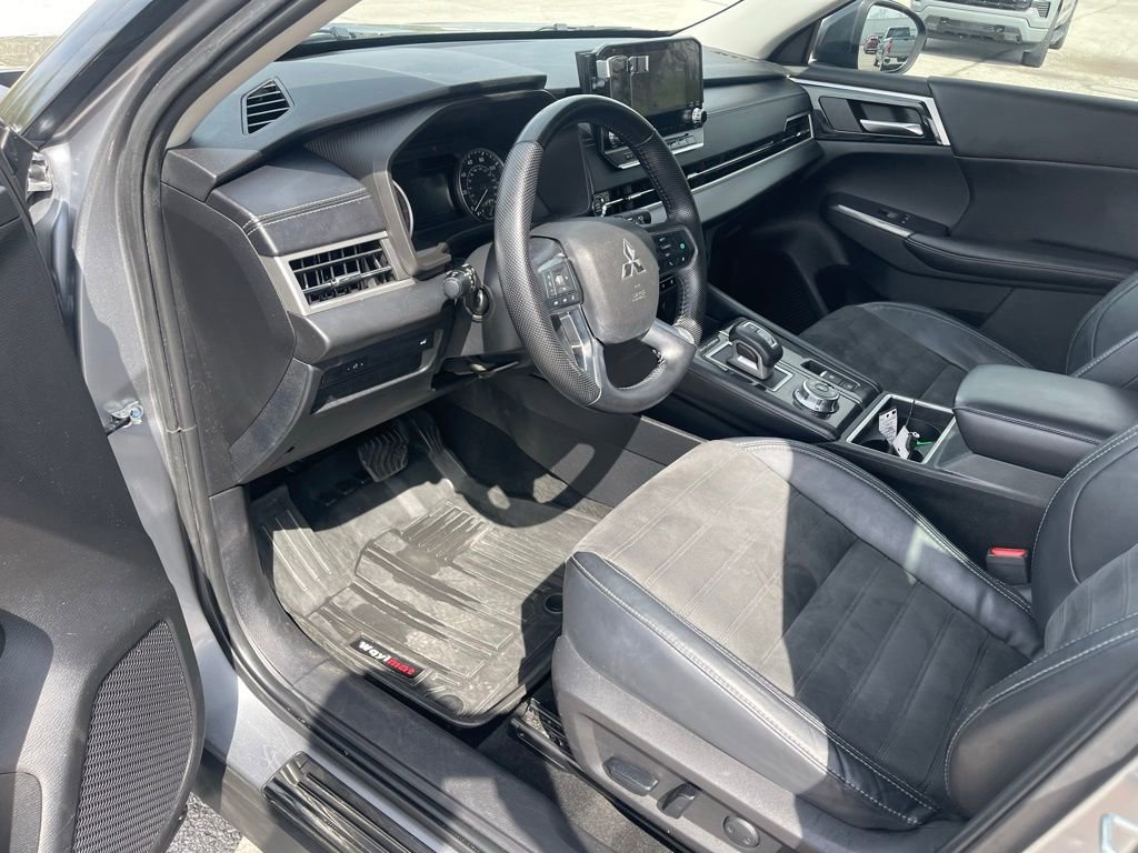 Used 2022 Mitsubishi Outlander SE image 13