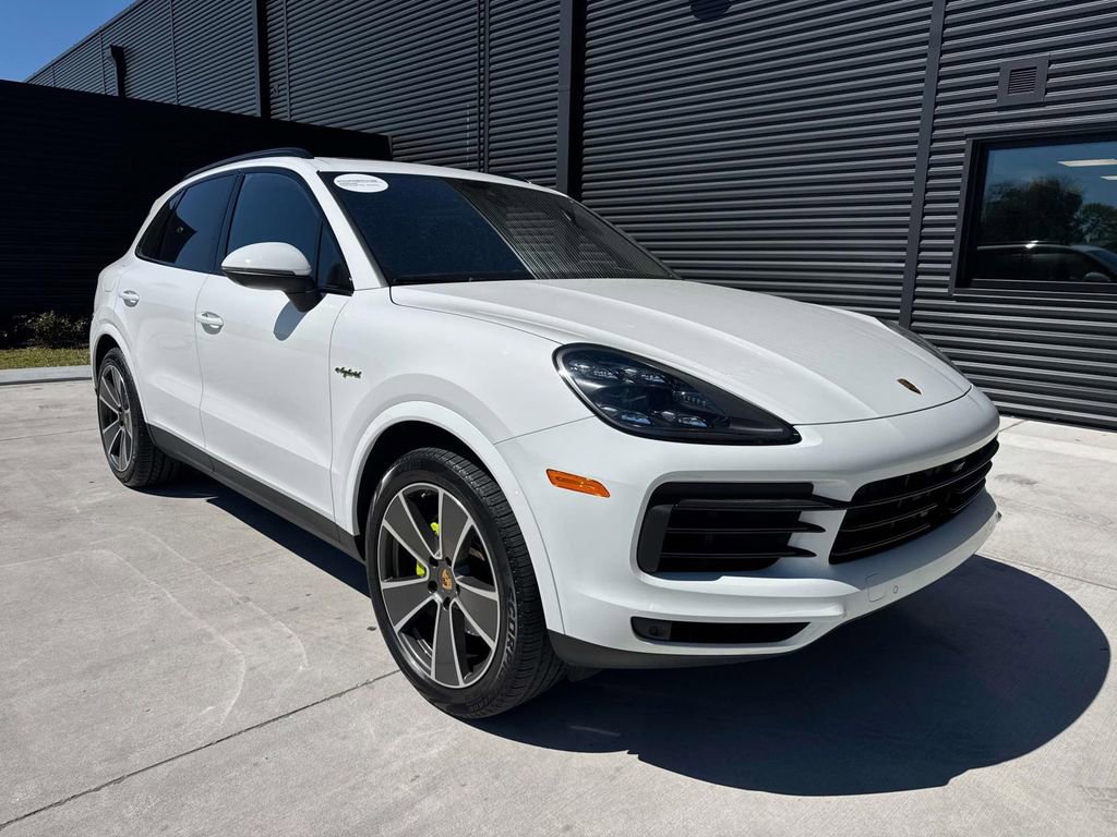 Certified 2023 Porsche Cayenne Platinum Edition image 9