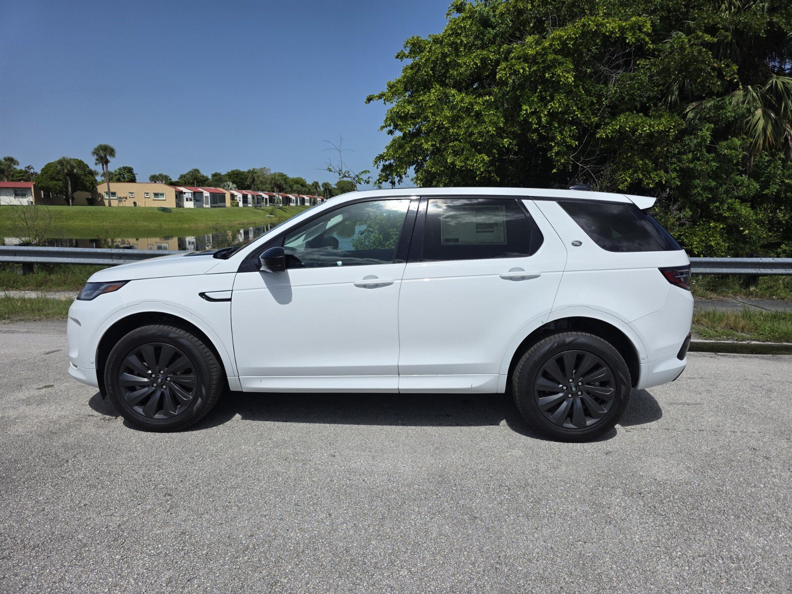 New 2025 Land Rover Discovery Sport S AWD/4WD image 7