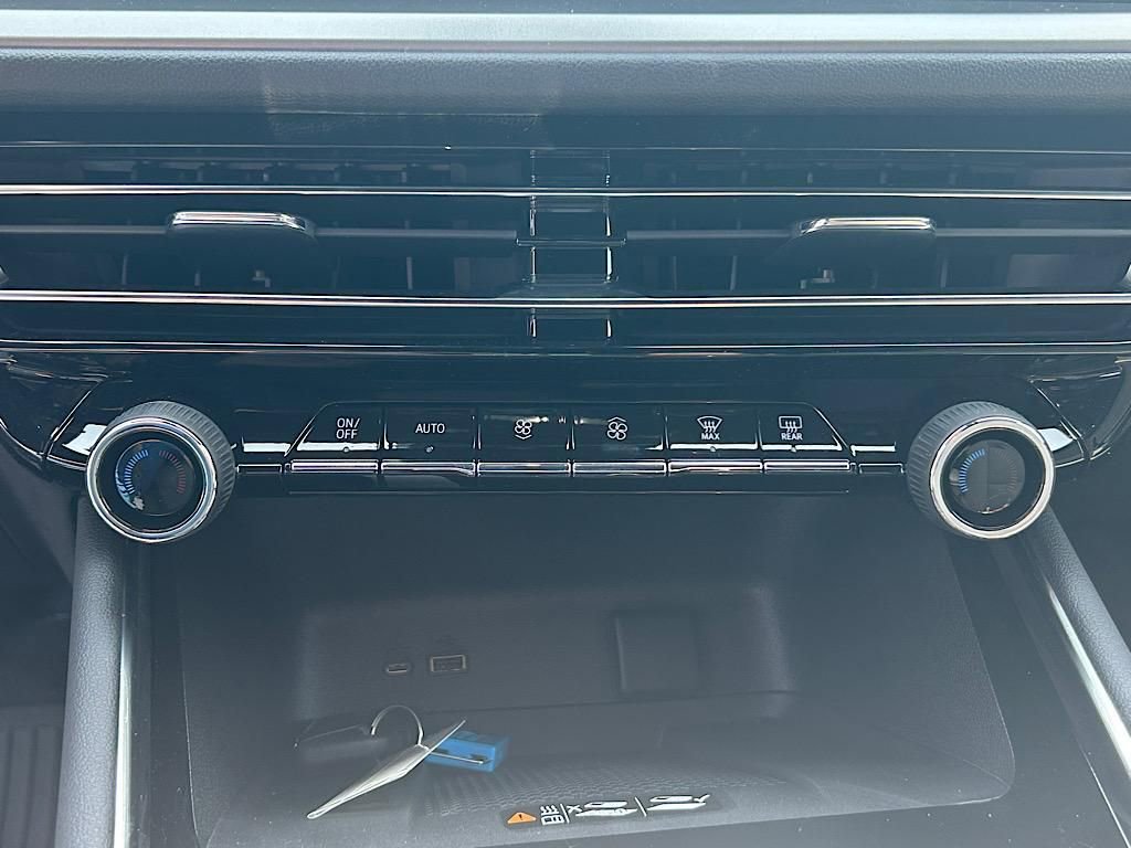 New 2025 Chevrolet Traverse LT w/ LPO, Floor Liner Package image 19