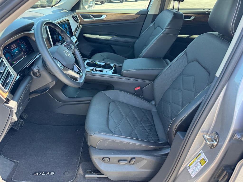 Used 2024 Volkswagen Atlas SE AWD/4WD image 12