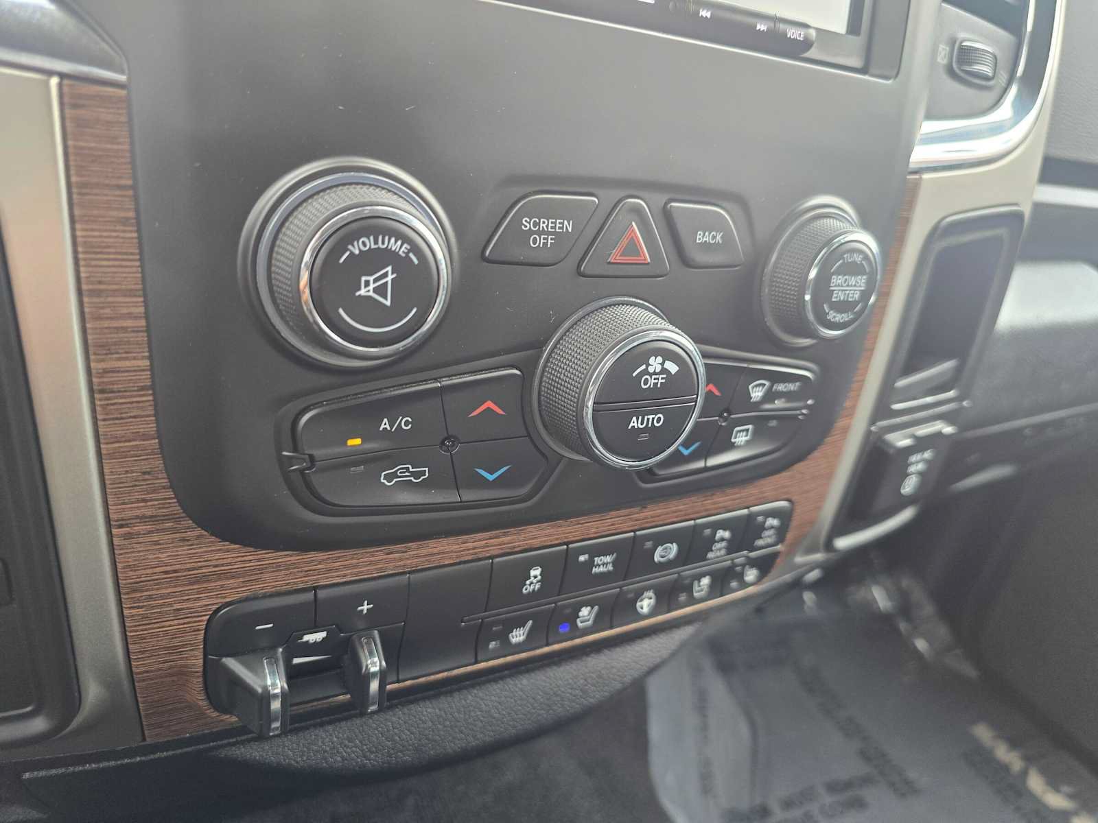 Used 2018 RAM 2500 Laramie AWD/4WD image 28