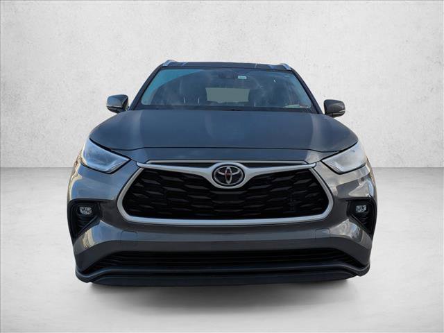 Used 2021 Toyota Highlander XLE image 2