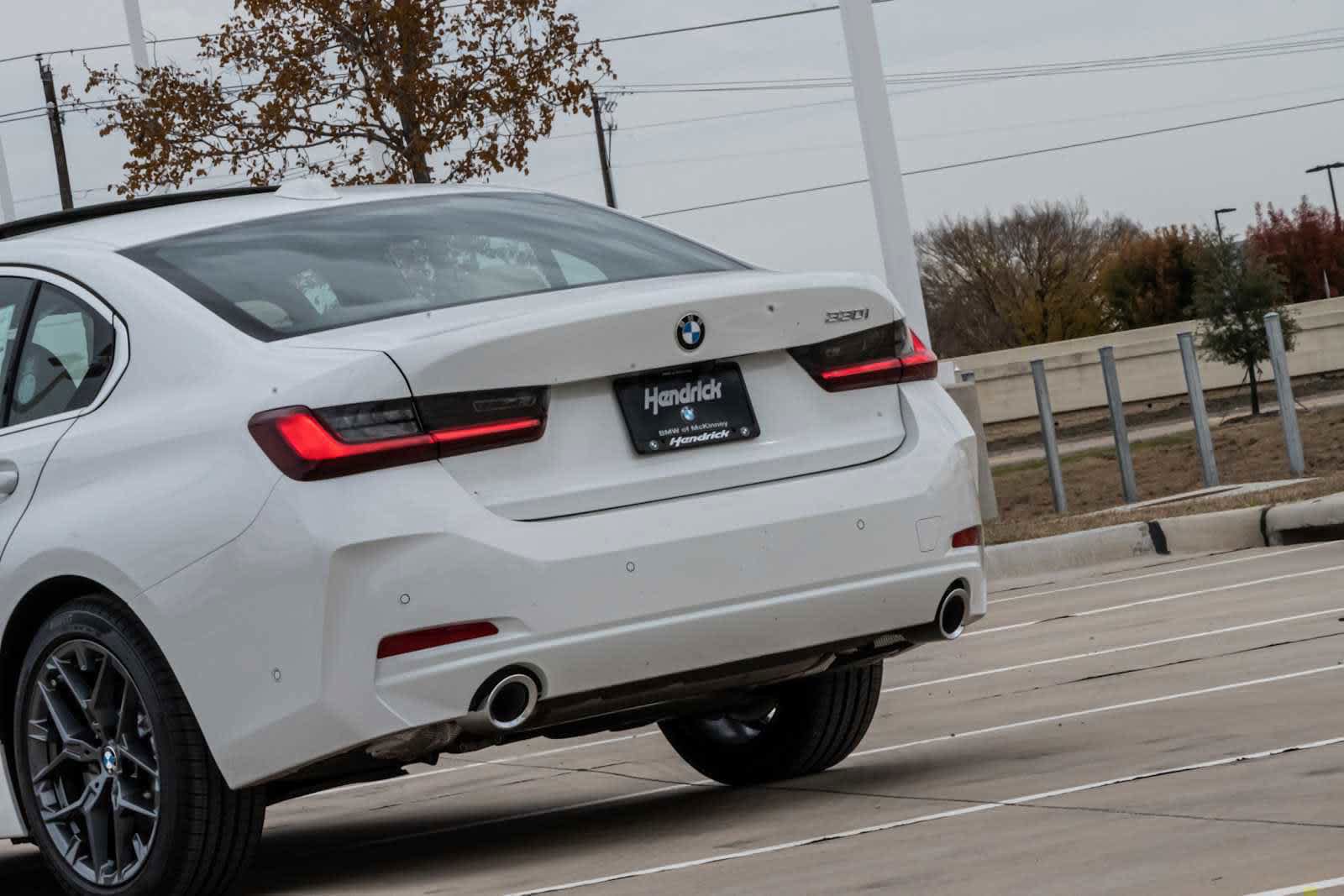 Used 2026 BMW 330i Sedan w/ Premium Package RWD image 5