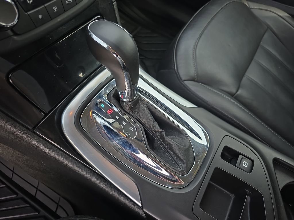 Used 2012 Buick Regal Leather FWD image 22