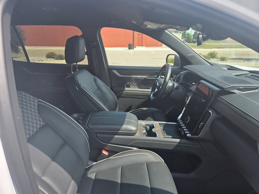 Used 2025 GMC Acadia Denali AWD/4WD image 35