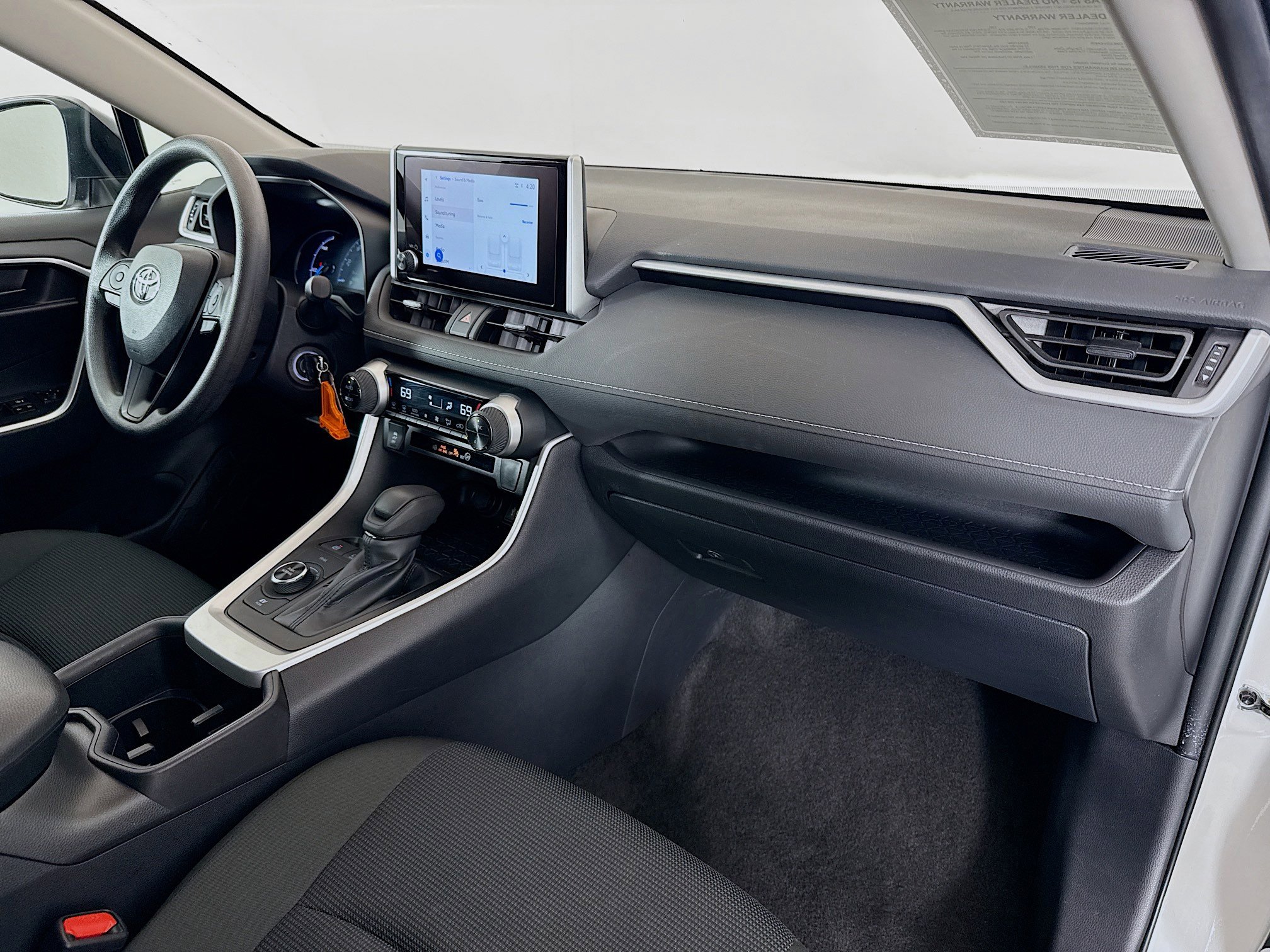 Used 2025 Toyota RAV4 LE AWD/4WD image 25