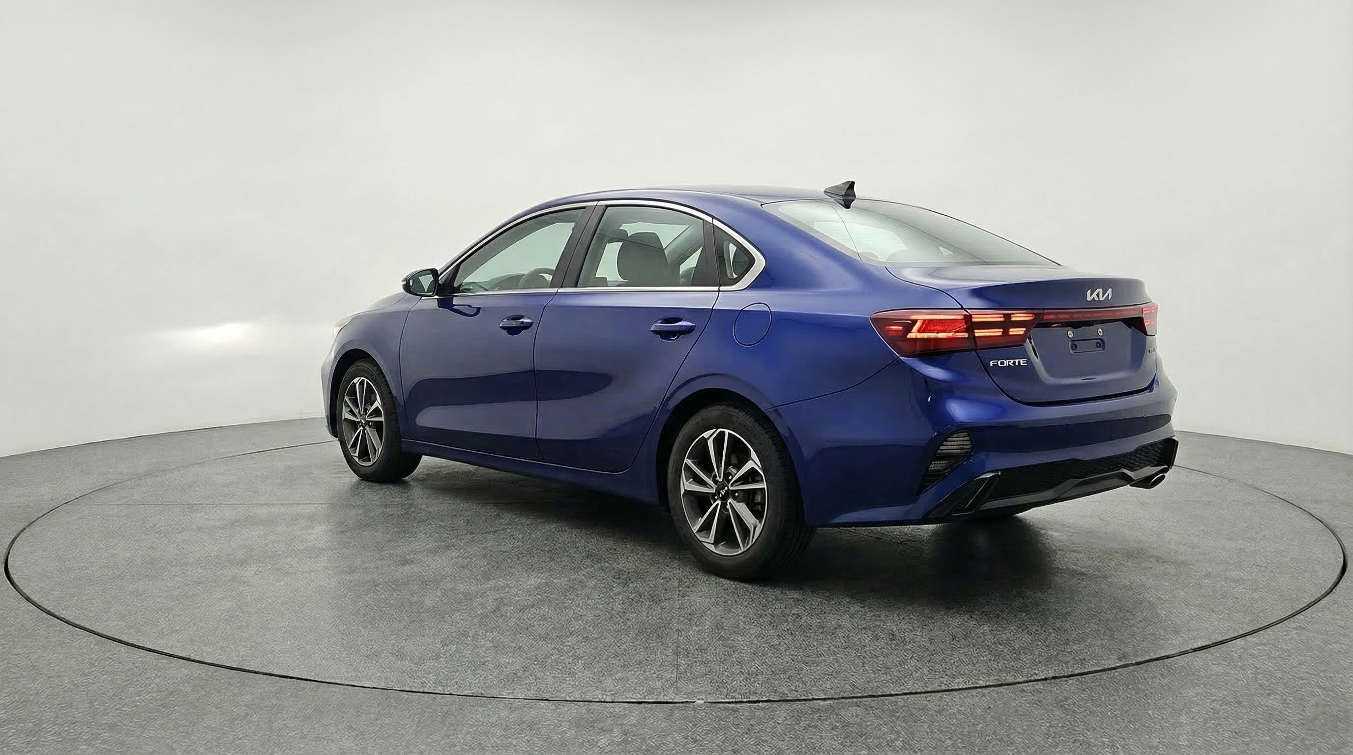 Used 2024 Kia Forte LXS image 6