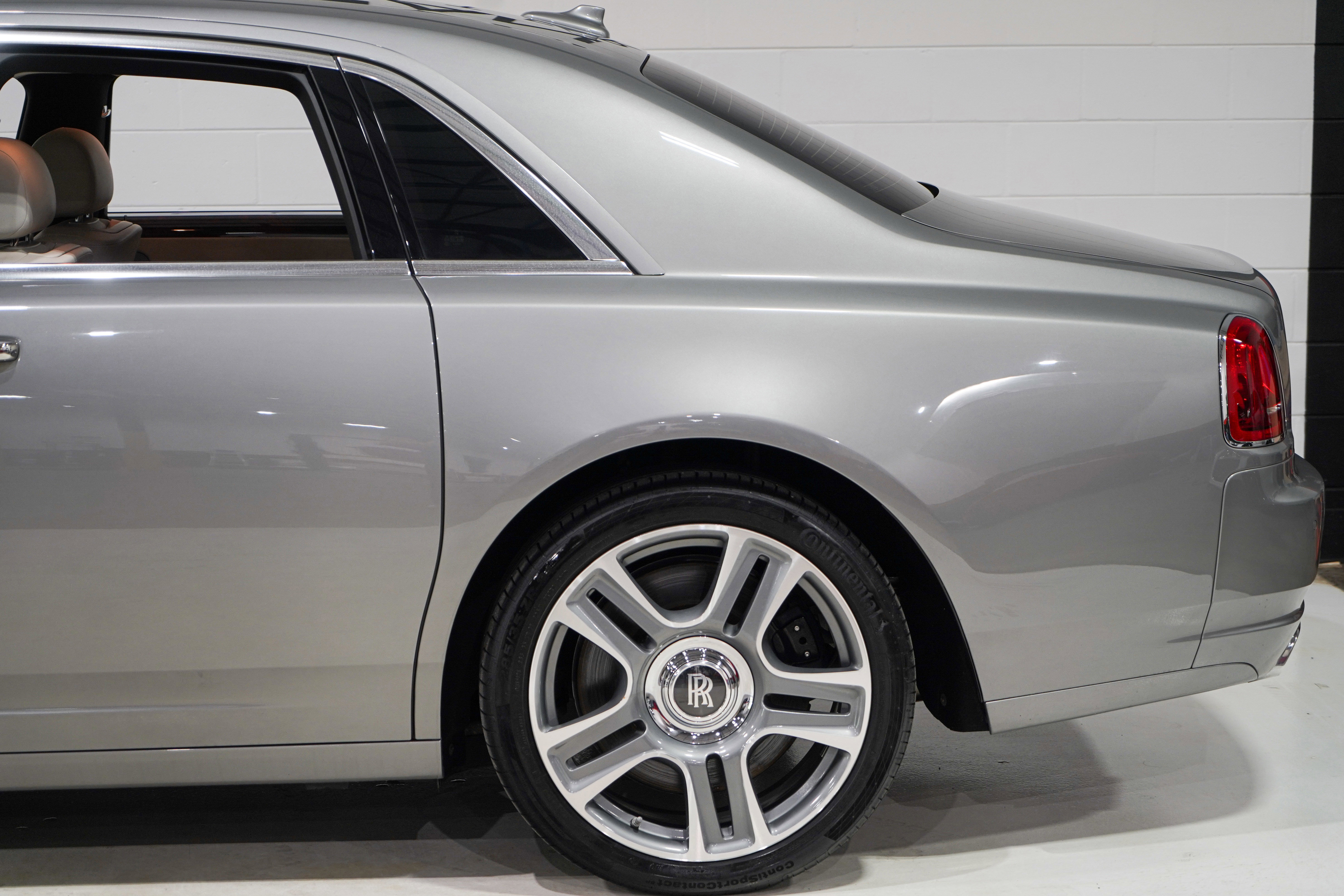 Used 2015 Rolls-Royce Ghost RWD image 33