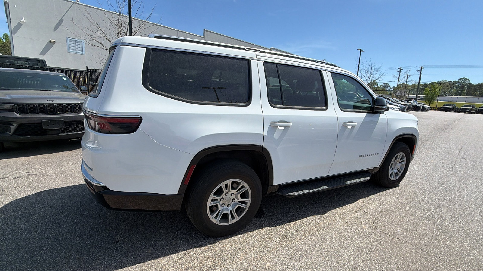Used 2024 Jeep Wagoneer 4WD image 8