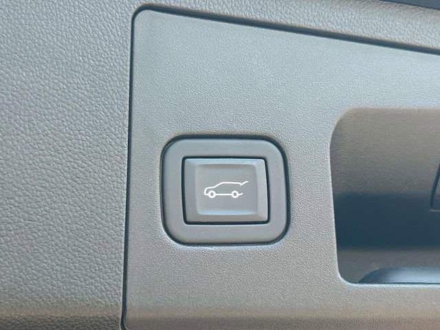 Used 2023 Cadillac XT4 Premium Luxury w/ Technology Package FWD image 14