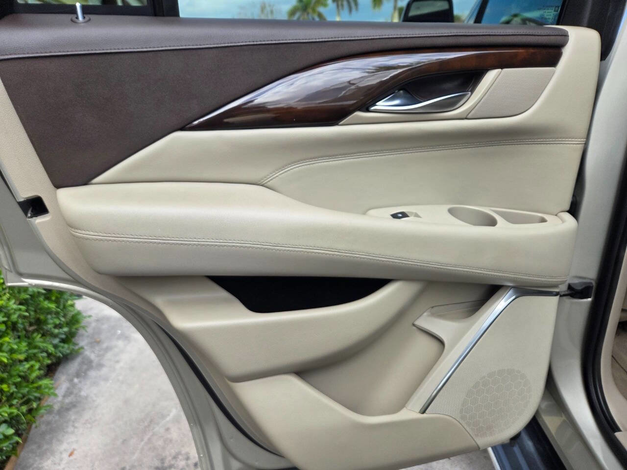 Used 2016 Cadillac Escalade Luxury image 15