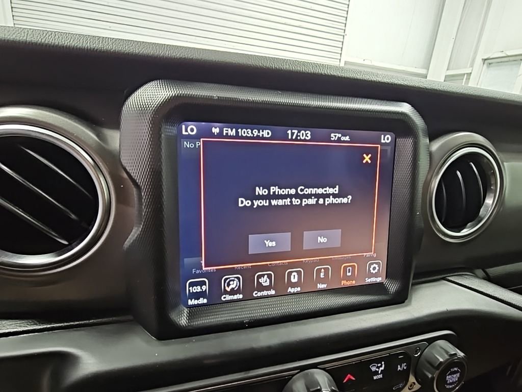 Used 2022 Jeep Gladiator Rubicon w/ Cold Weather Group image 17