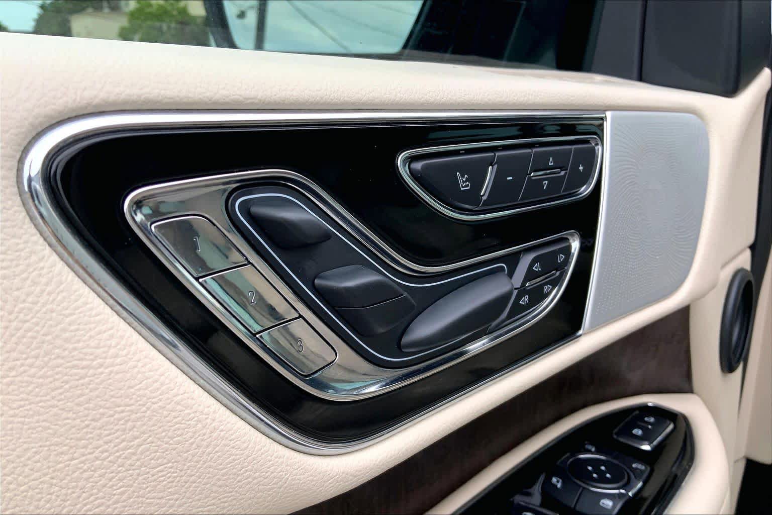 Used 2019 Lincoln Navigator Reserve AWD/4WD image 34