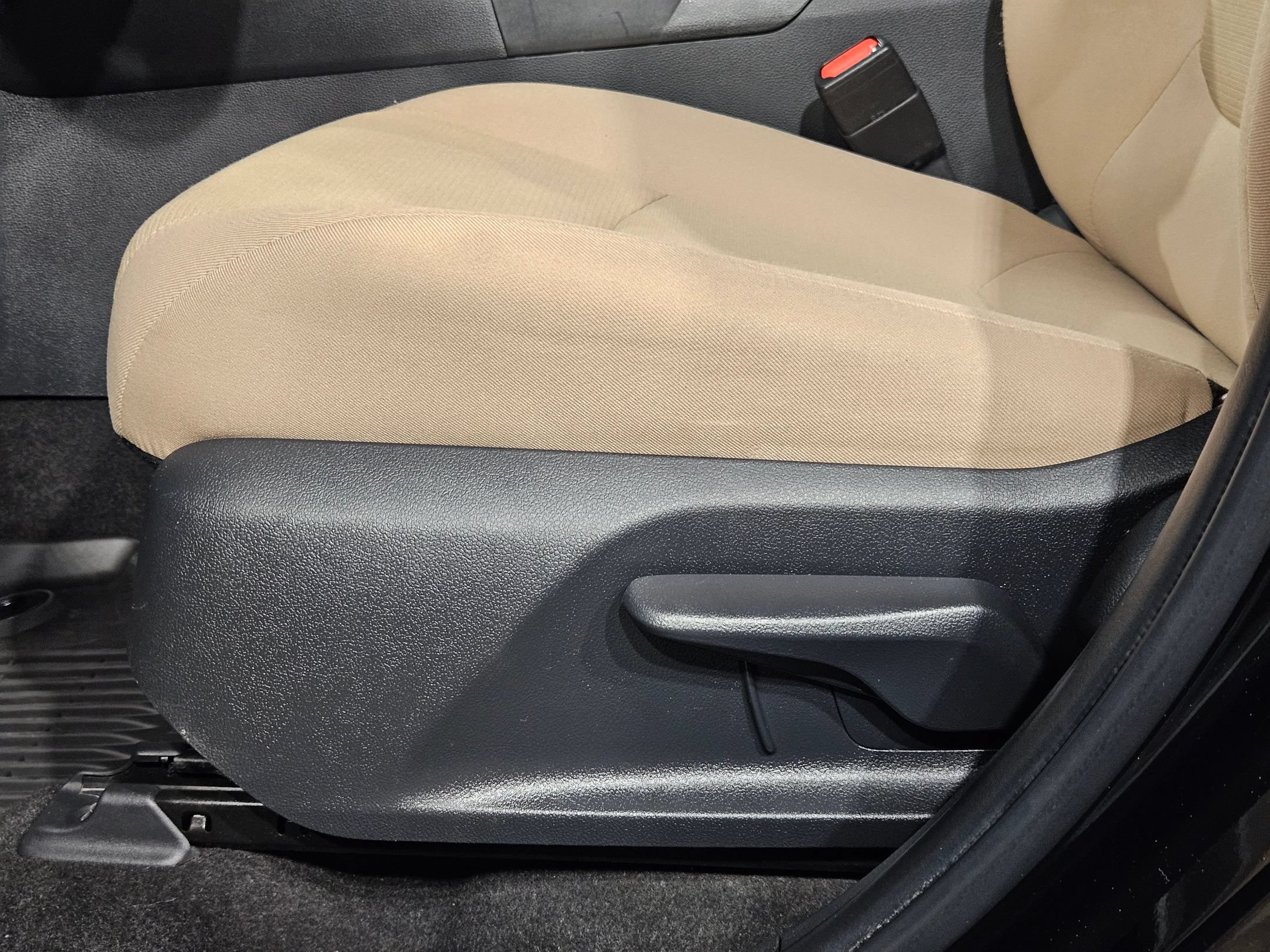 Used 2023 Toyota RAV4 LE AWD/4WD image 22