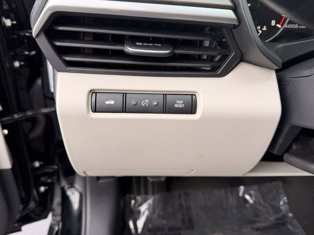 Used 2025 Nissan Altima 2.5 SV FWD image 25