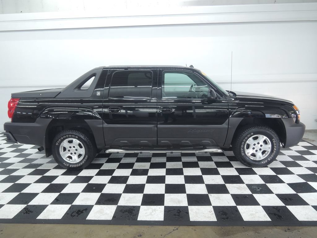 Used 2003 Chevrolet Avalanche 4x4 w/ The North Face Edition image 2