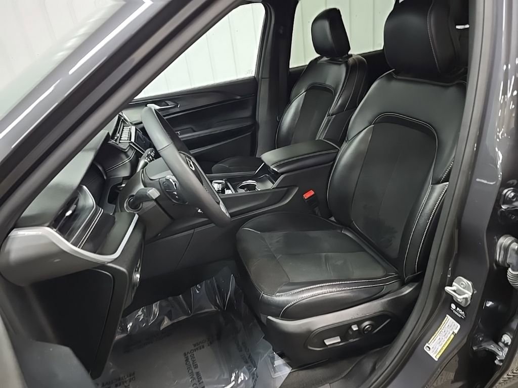 Used 2024 Jeep Grand Cherokee L Laredo image 29