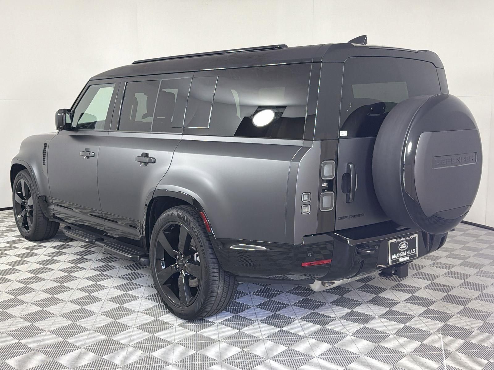 New 2026 Land Rover Defender 130 X-Dynamic SE image 3