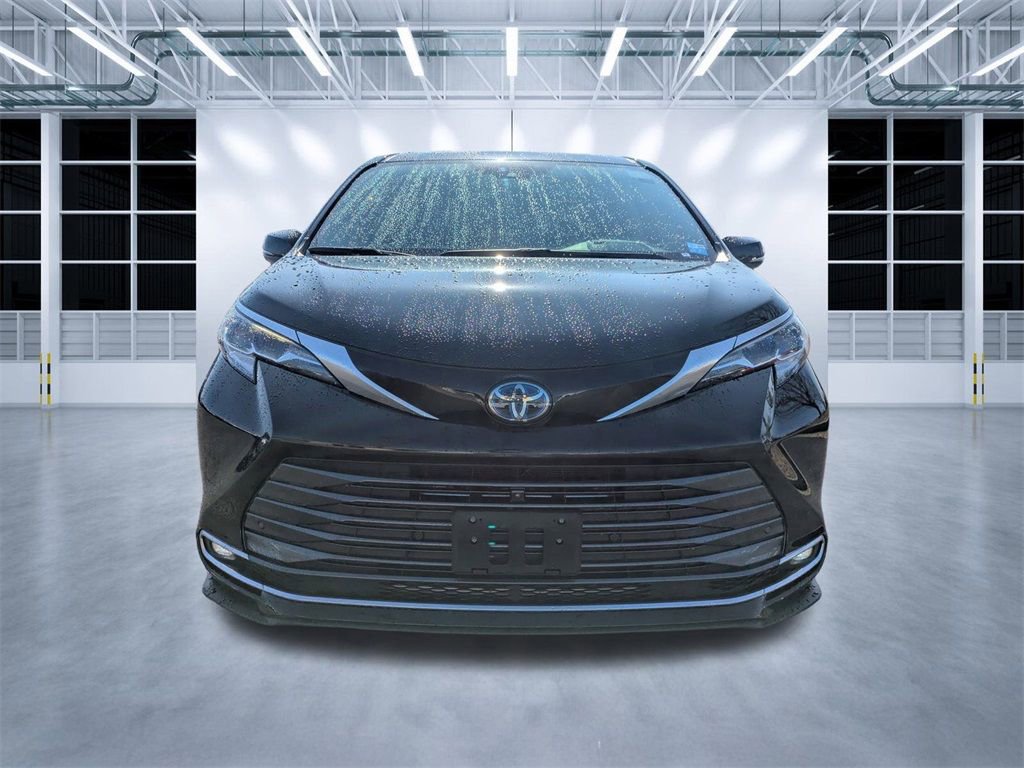 Used 2022 Toyota Sienna Platinum image 9