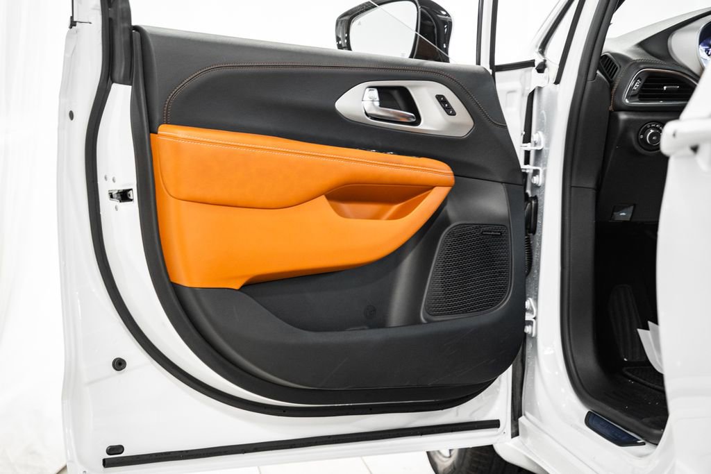 New 2026 Chrysler Pacifica Pinnacle image 35