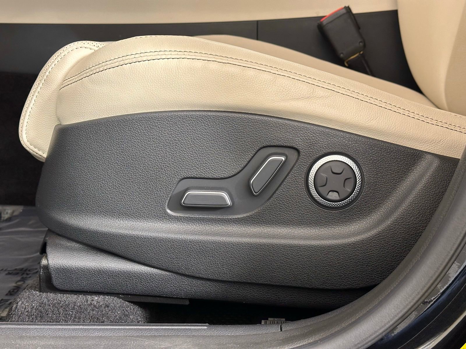 Used 2022 Genesis GV70 2.5T w/ Select Package image 7