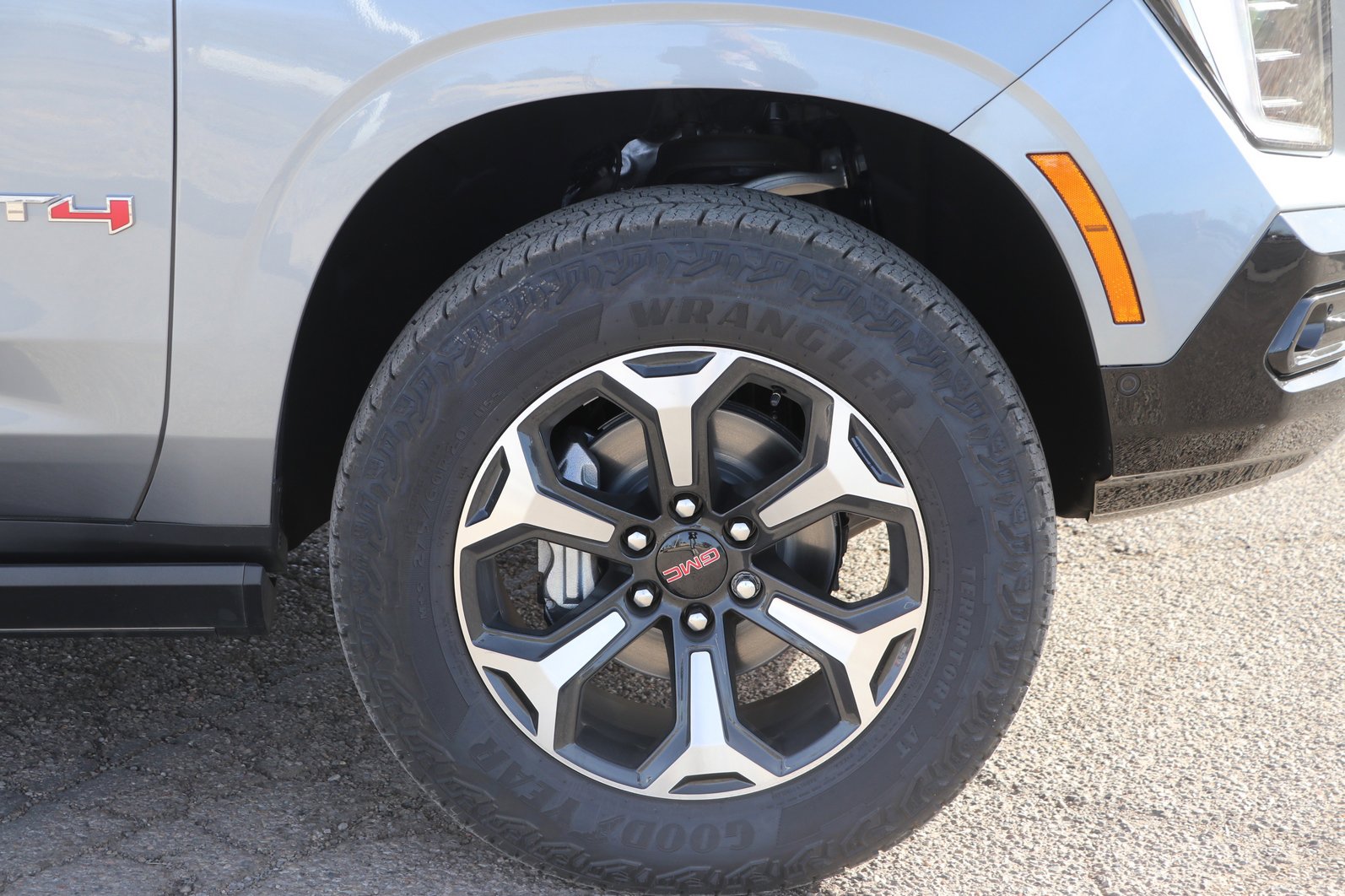 New 2026 GMC Yukon XL AT4 w/ AT4 Premium Package image 9