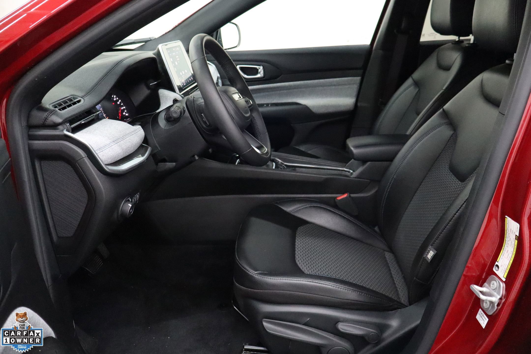 Used 2025 Jeep Compass Latitude image 14