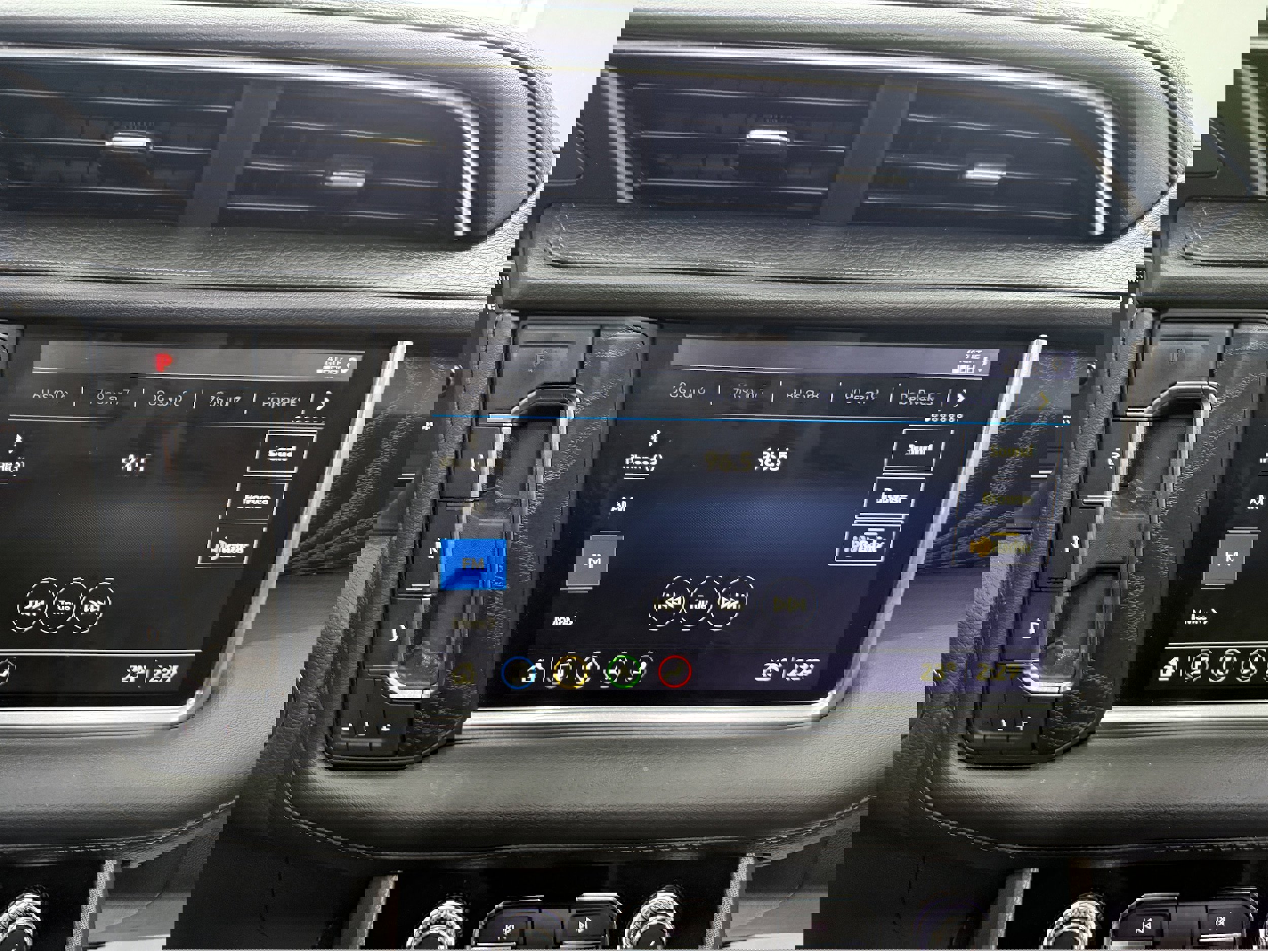 Used 2021 GMC Yukon Denali w/ Denali Premium Package image 22