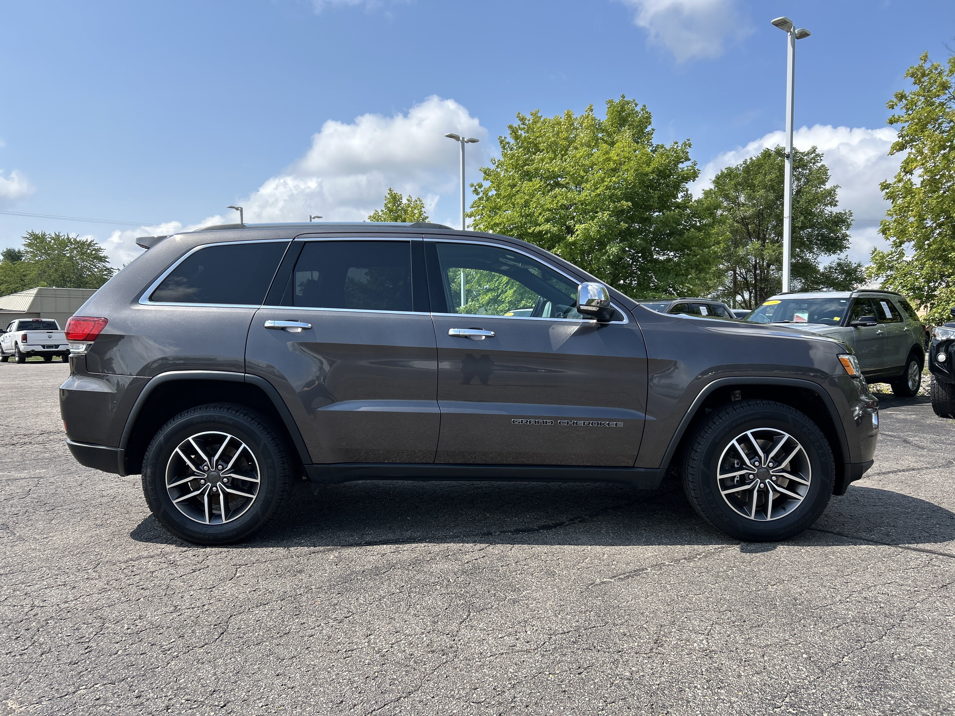 Used 2021 Jeep Grand Cherokee Limited w/ Luxury Group II AWD/4WD image 2