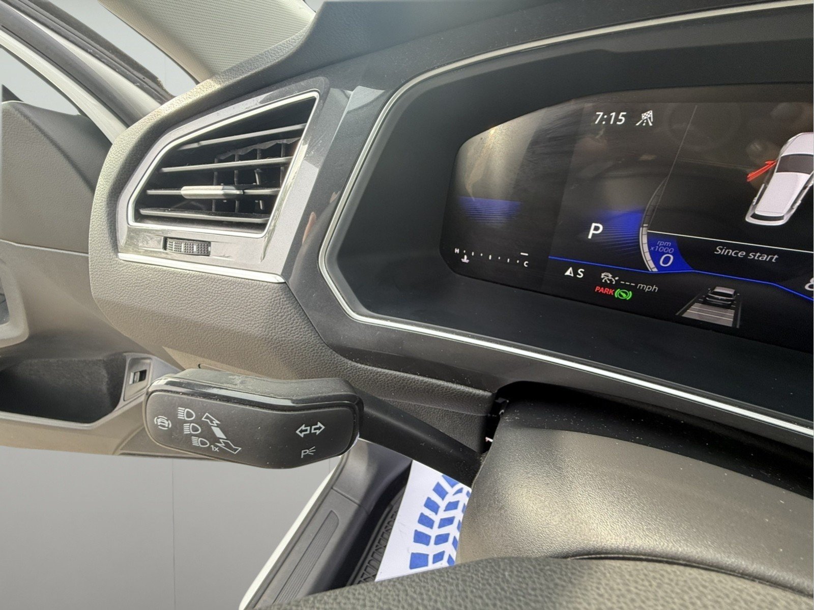 Used 2024 Volkswagen Tiguan SE AWD/4WD image 22