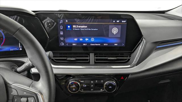 Used 2025 Chevrolet Trax LT w/ LT Convenience Package FWD image 28