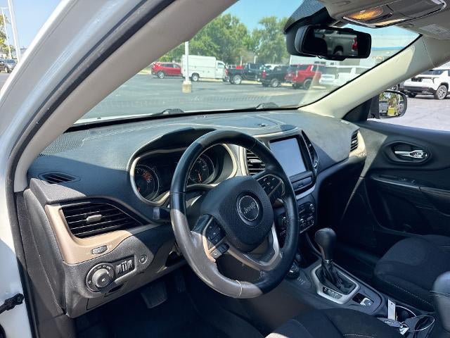 Used 2016 Jeep Cherokee Latitude w/ Comfort/Convenience Group AWD/4WD image 10