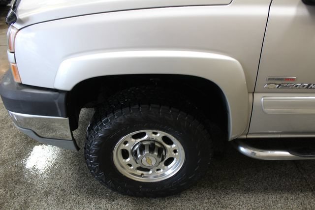 Used 2005 Chevrolet Silverado 2500 LT w/ Heavy-Duty Power Package AWD/4WD image 8